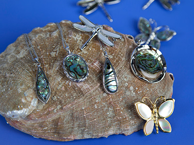 貝アクセサリー